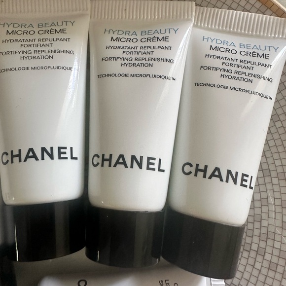Chanel sample set Hydra beauty x 3 and Le lift eyes x 2 plus cleanser - Picture 4 of 6